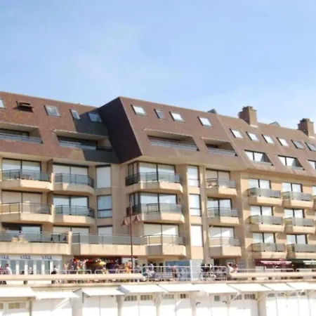 Seaside Escape W Balcony Apartment *