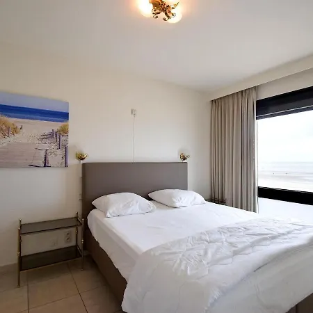 Seaside Escape W Balcony *