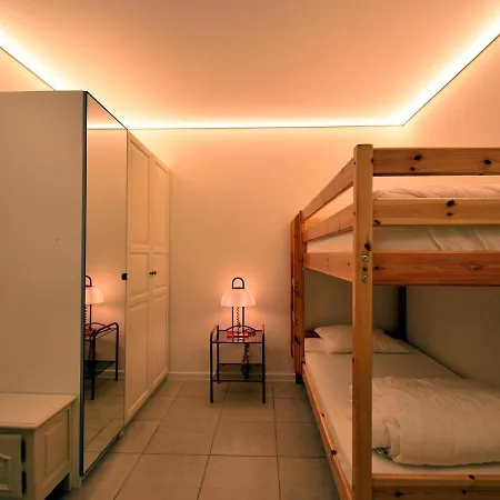 Seaside Escape W Balcony Apartment *