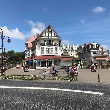 Daire Seaside Escape W Balcony De Haan