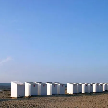 Seaside Escape W Balcony Apartment *